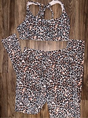 Victoria's Secret Sports Bra /Leggings- Set